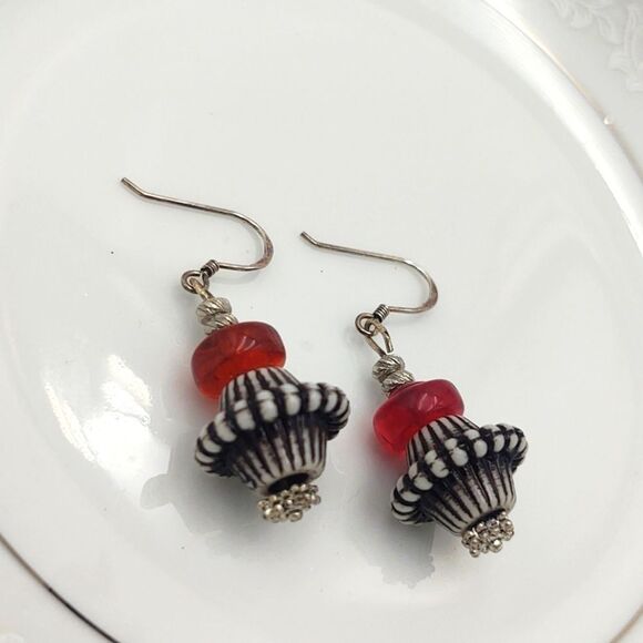 Funky Black, White & Red Hand Beaded Earrings - Picture 4 of 6